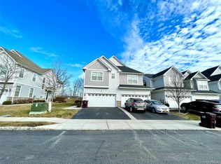 141 Meadow View Dr, Middletown, NY 10940