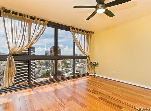 2nd image of 600 Queen St APT 3303
