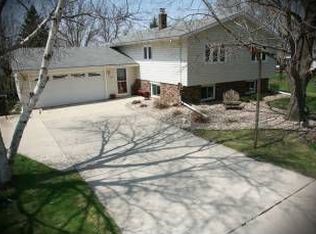 125 Barnett Dr, Cedar Falls, IA 50613