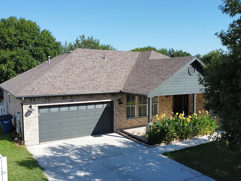 1415 Azalea Ln — Photo 2