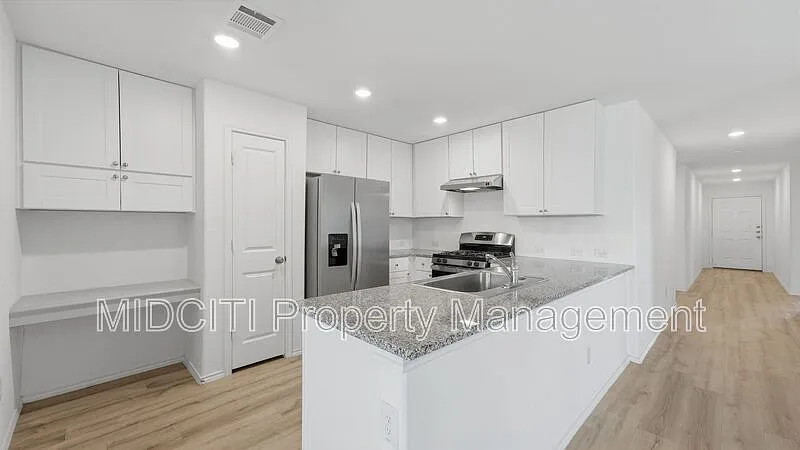 4 bed, 2.0 bath, 1667 sqft, $1,700 — Photo 3