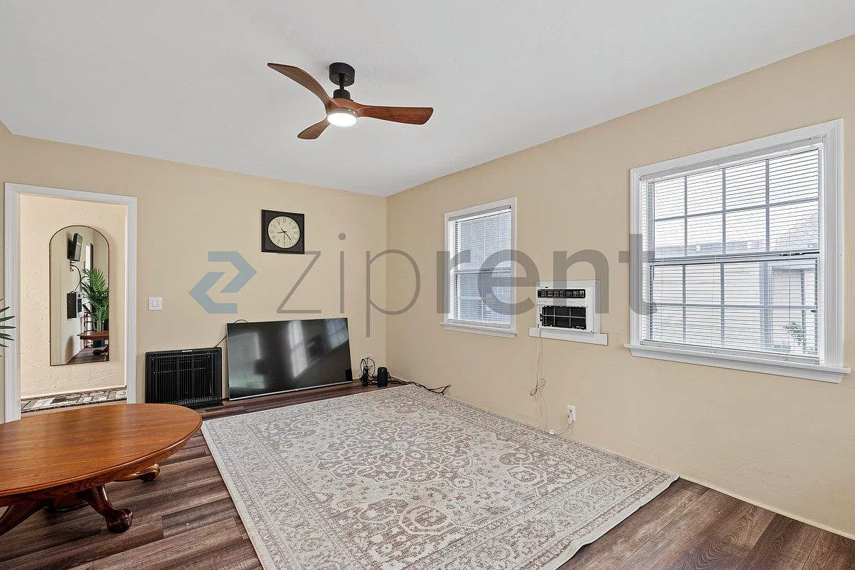 1 bed, 750 sqft, $2,100 — Photo 3