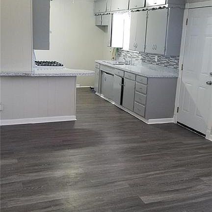 5th image of 1005 Altamont Dr