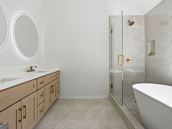 3rd image of 3255 Clifton Farm Dr