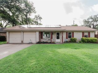 184 Oakhurst Dr, Bedford, TX 76022