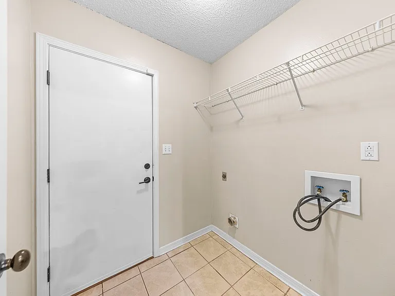 502 Hyde Park Dr — Photo 13