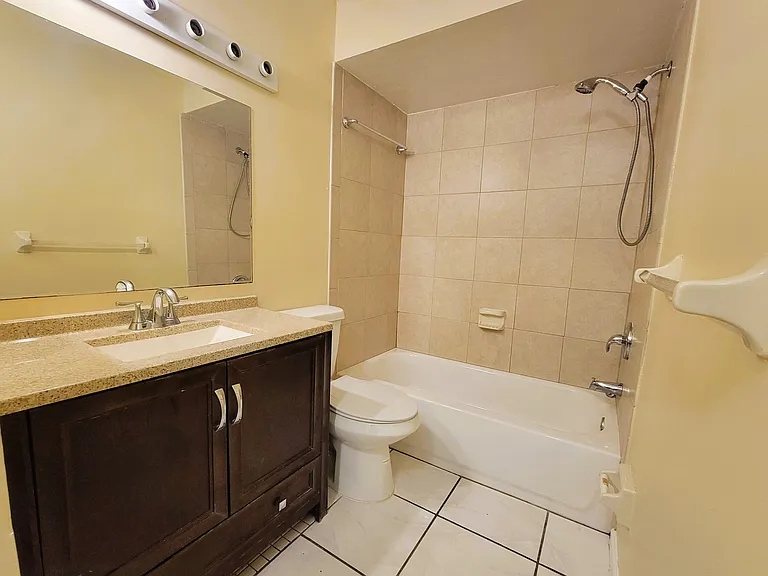 307 S Ocean Dr #B — Photo 6