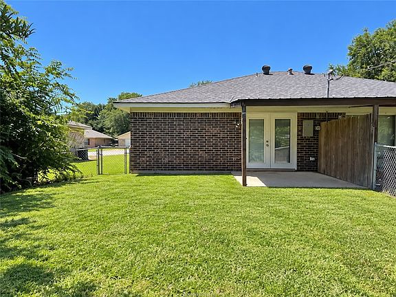 2nd image of 800 Concho Pl