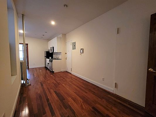 3rd image of 256 E 10th St #3Z