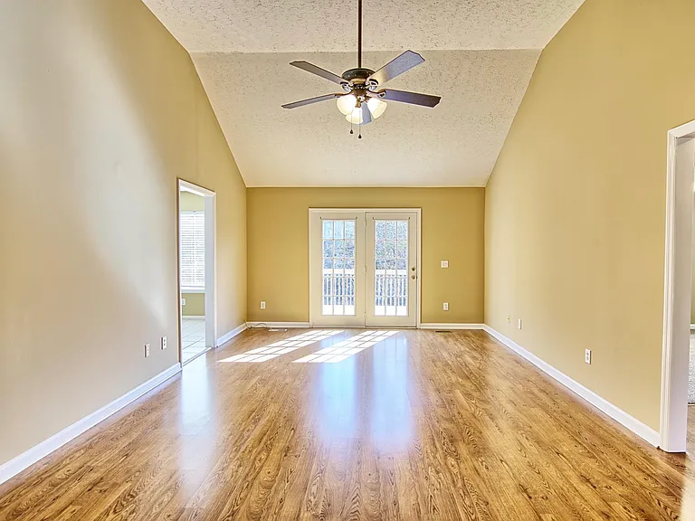7145 Catherine Dr — Photo 4