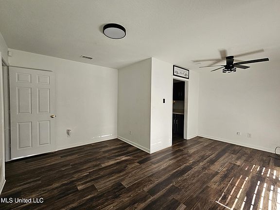 5th image of 3411 New York Ave