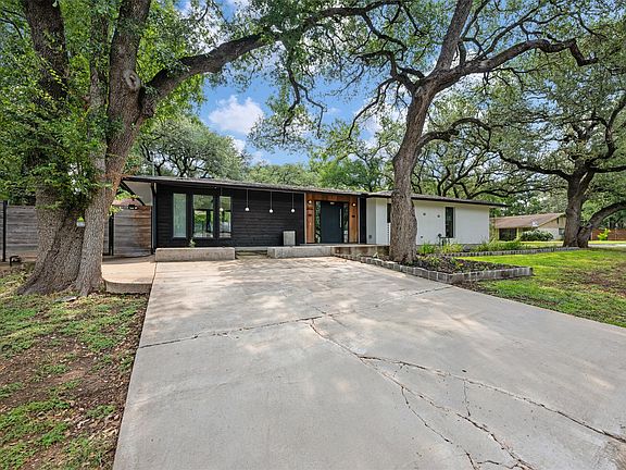 3rd image of 8900 Point West Dr