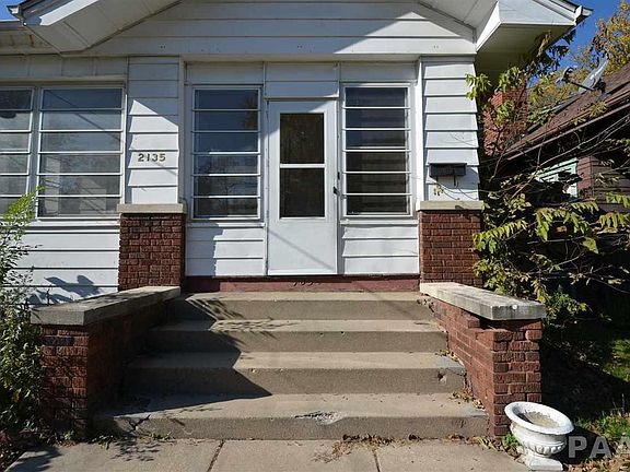 4th image of 2135 N Peoria Ave