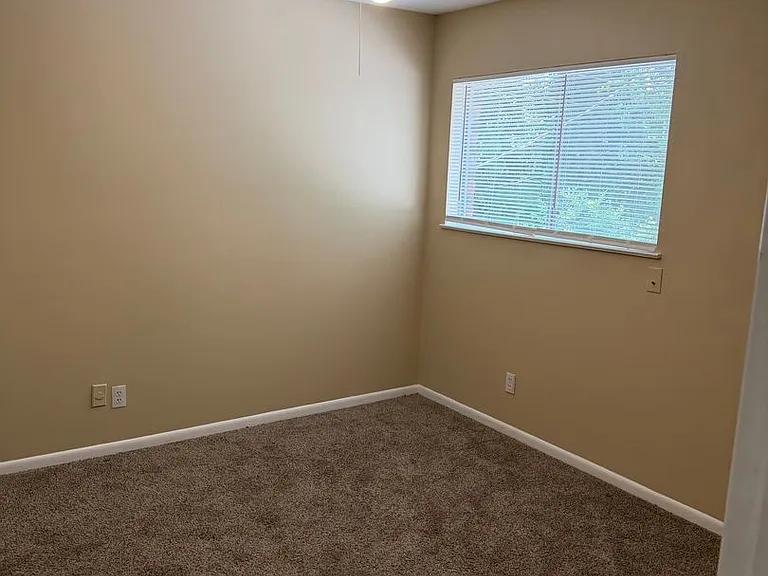 1011 Oakview Ave #1-16 — Photo 9
