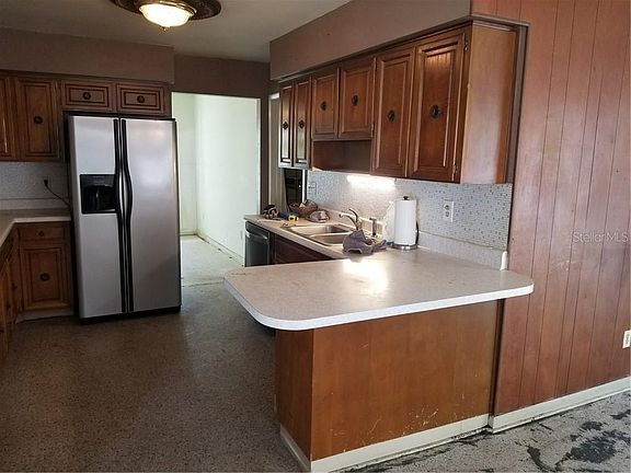 3rd image of 8303 N Flintrock Ct