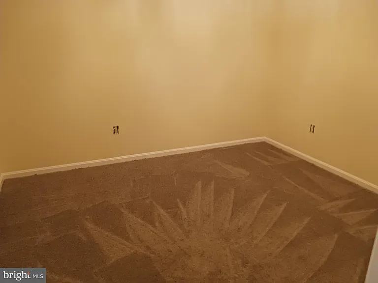 205 Hillside Ct — Photo 15