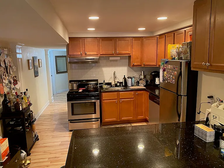 1032 W Oakdale Ave #G — Photo 6