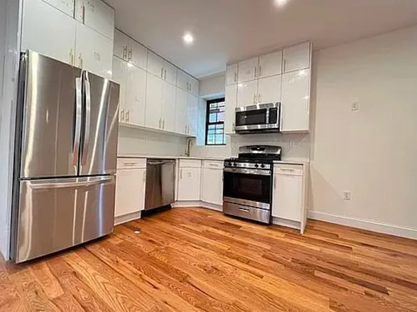 512 Grand Street image 3 of 10