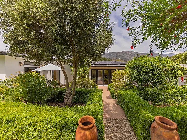 413 W Matilija St — Photo 14