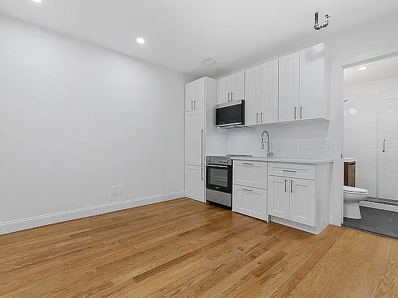 3rd image of 210 E 31st St APT 4R