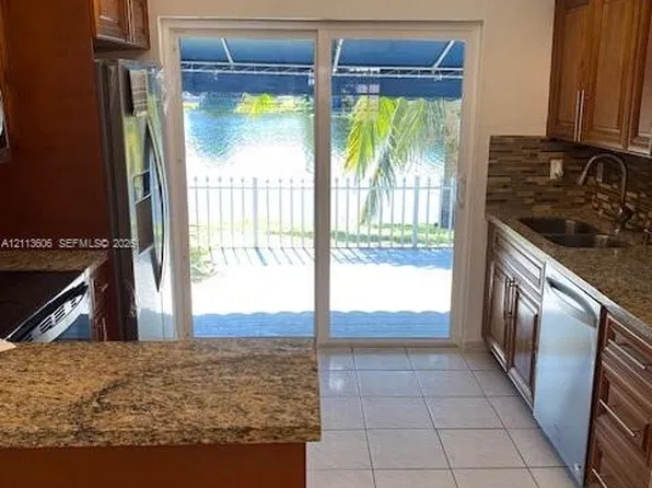 7020 NW 173rd Dr APT 501, Hialeah, FL 33015