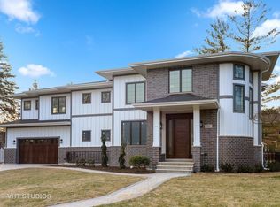 930 Beaver Ln, Glenview, IL 60025