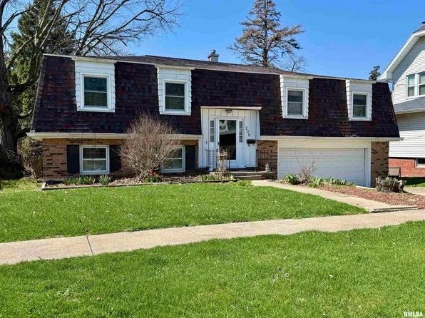 208 S Market St, Knoxville, IL 61448