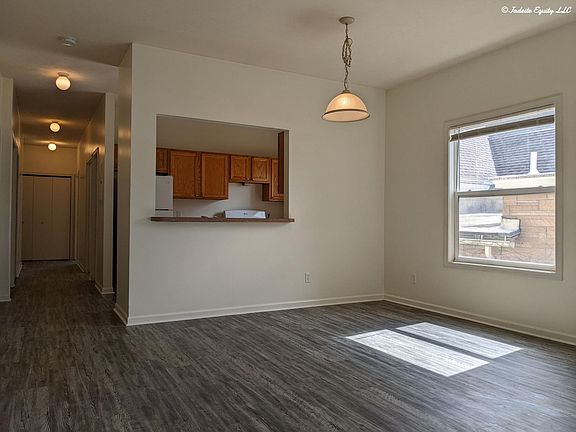 3rd image of 930 Sheldon Ave SE #A