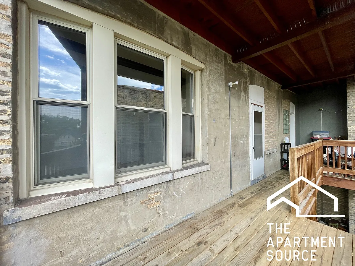 Building Photo - 2453 N Spaulding Ave #3
