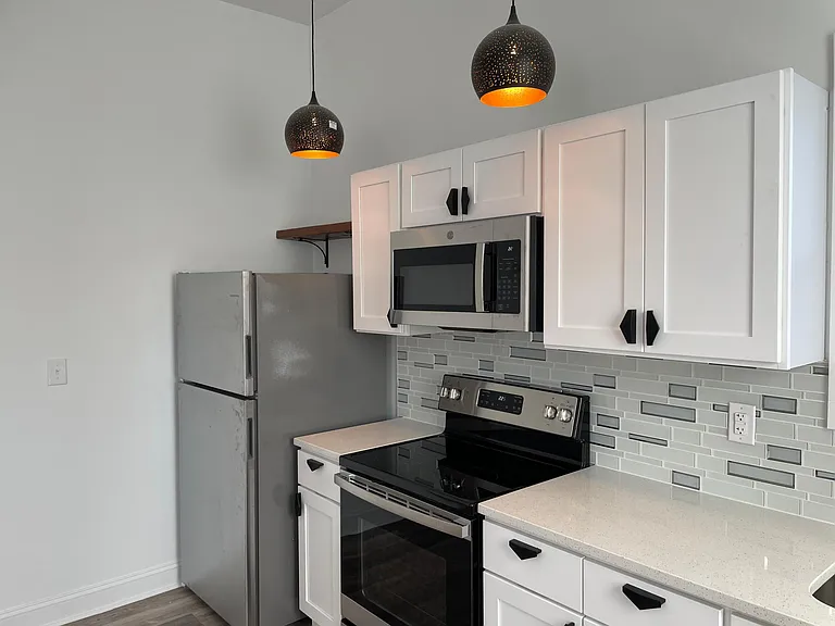 431 Blackford St #2 — Photo 3
