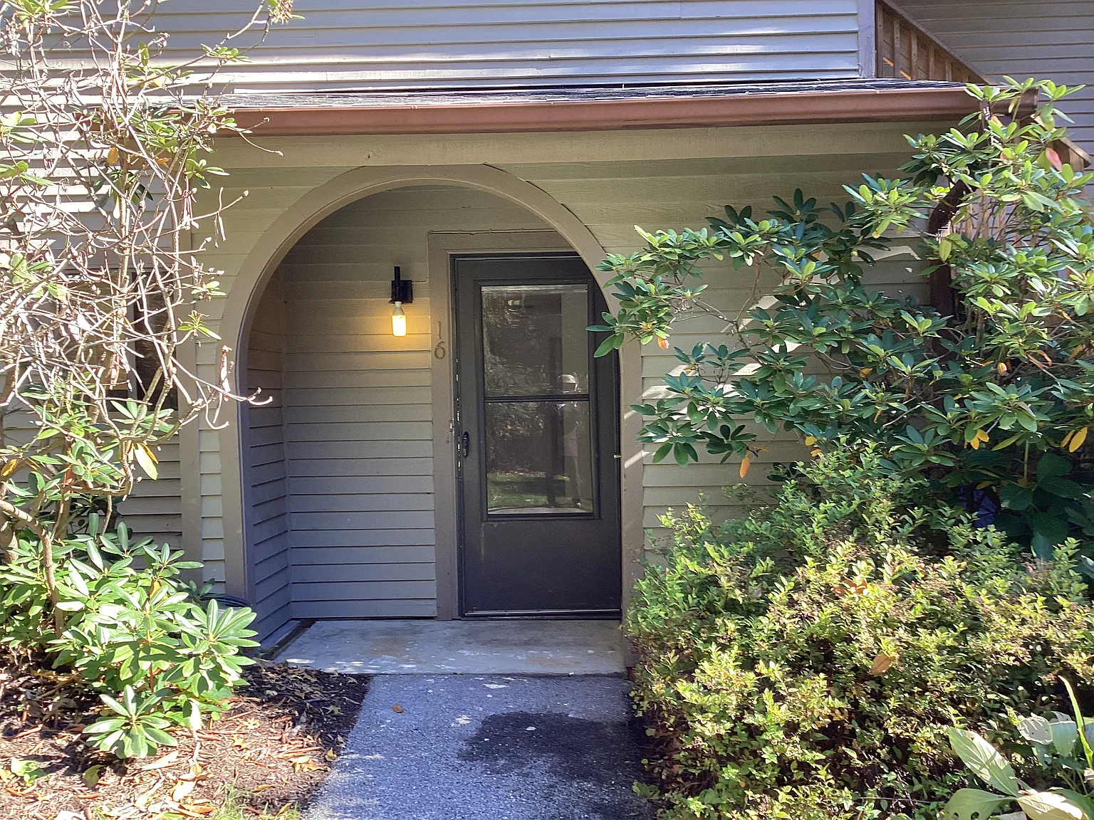 2 bed, 1040 sqft, $3,600 — Photo 2