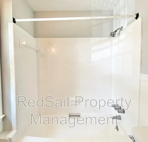 70 Main St — Photo 18