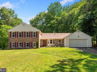 9011 Streamview Ln, Vienna, VA 22182