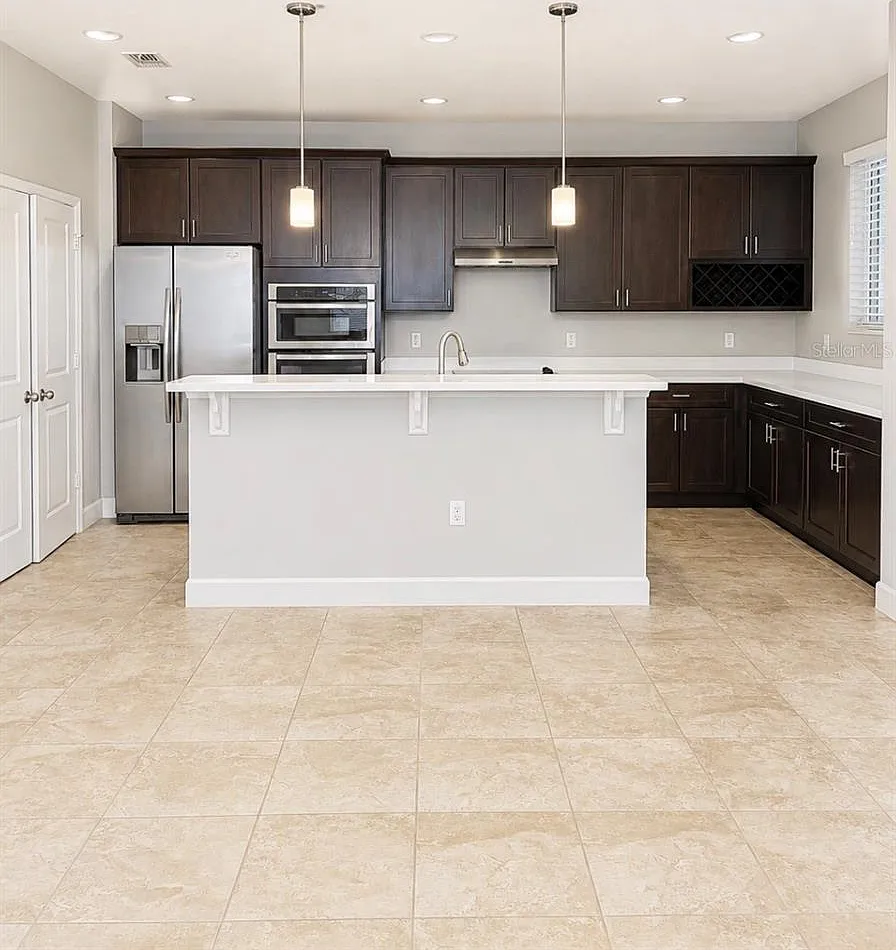 3 bed, 2272 sqft, $3,100 — Photo 4