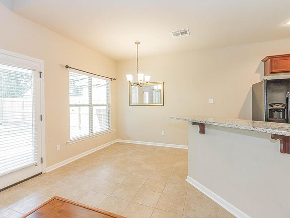 4th image of 221 Moss Bluff Dr
