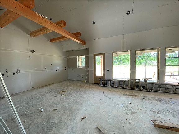 5th image of 112 Pindo Palm Dr