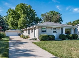 5325 W Bottsford Ave, Greenfield, WI 53220