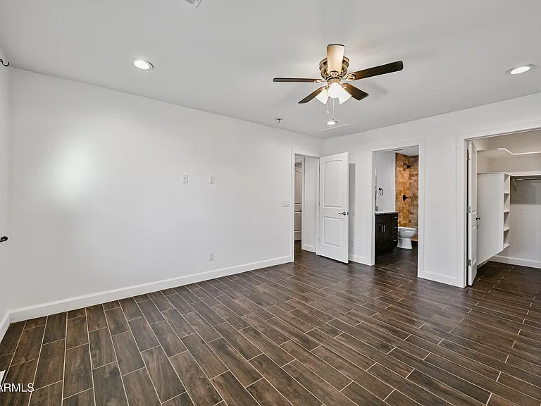 2914 E Michelle Dr — Photo 12