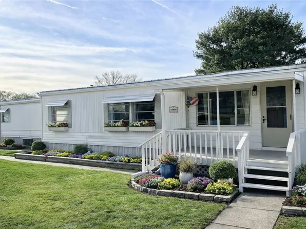 767 Cloverleaf Cir, Delmont, PA 15626