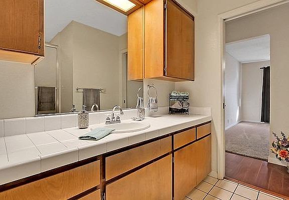 5th image of 1629 E Lake Ct