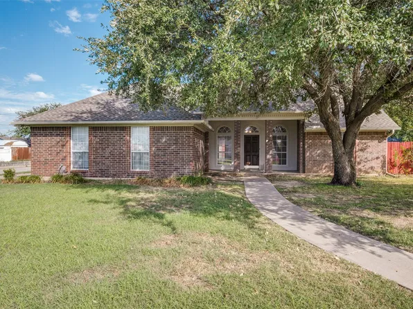 1001 Hunters Ct, Sanger, TX 76266