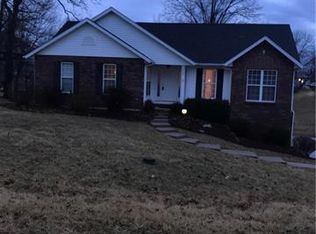 906 Holiday Point Pkwy, Edwardsville, IL