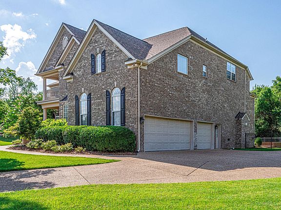 4th image of 928 Belden Way