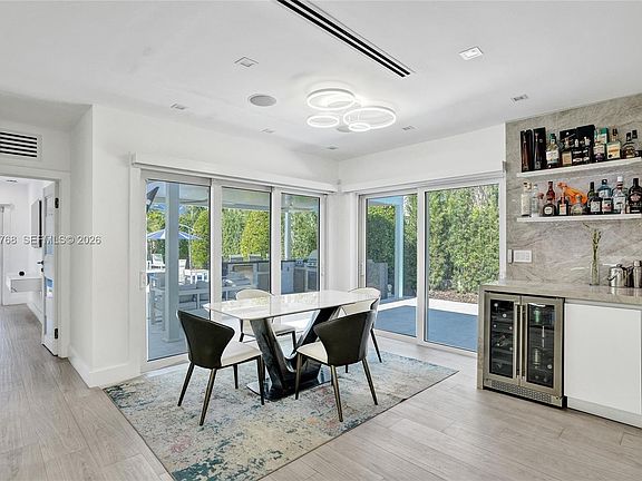 5th image of 7640 Bayside Ln