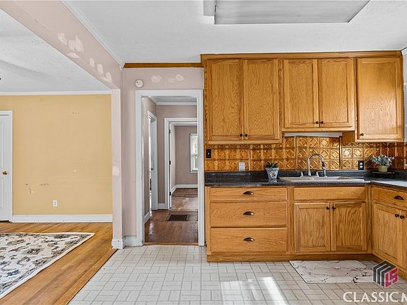 3rd image of 154 Orchard Circle