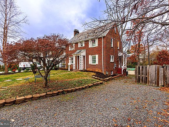 4th image of 2616 S Joyce St