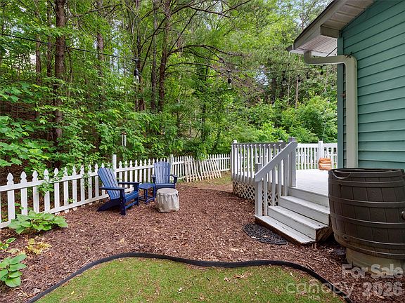 5th image of 39 Rocking Porch Ln