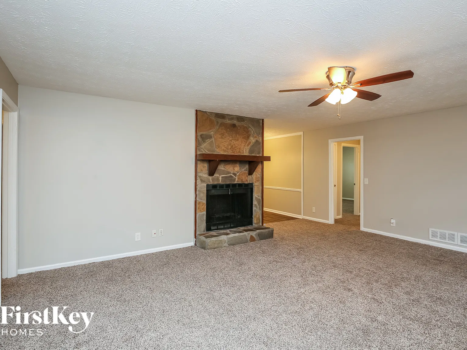 5 bed, 3.0 bath, 4776 sqft, $4,175 — Photo 4