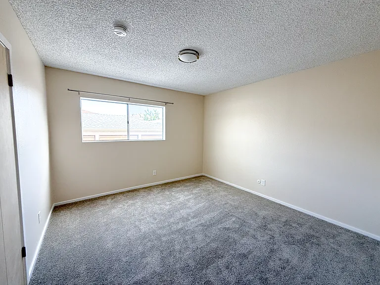 1252 W 25th St #2 — Photo 9