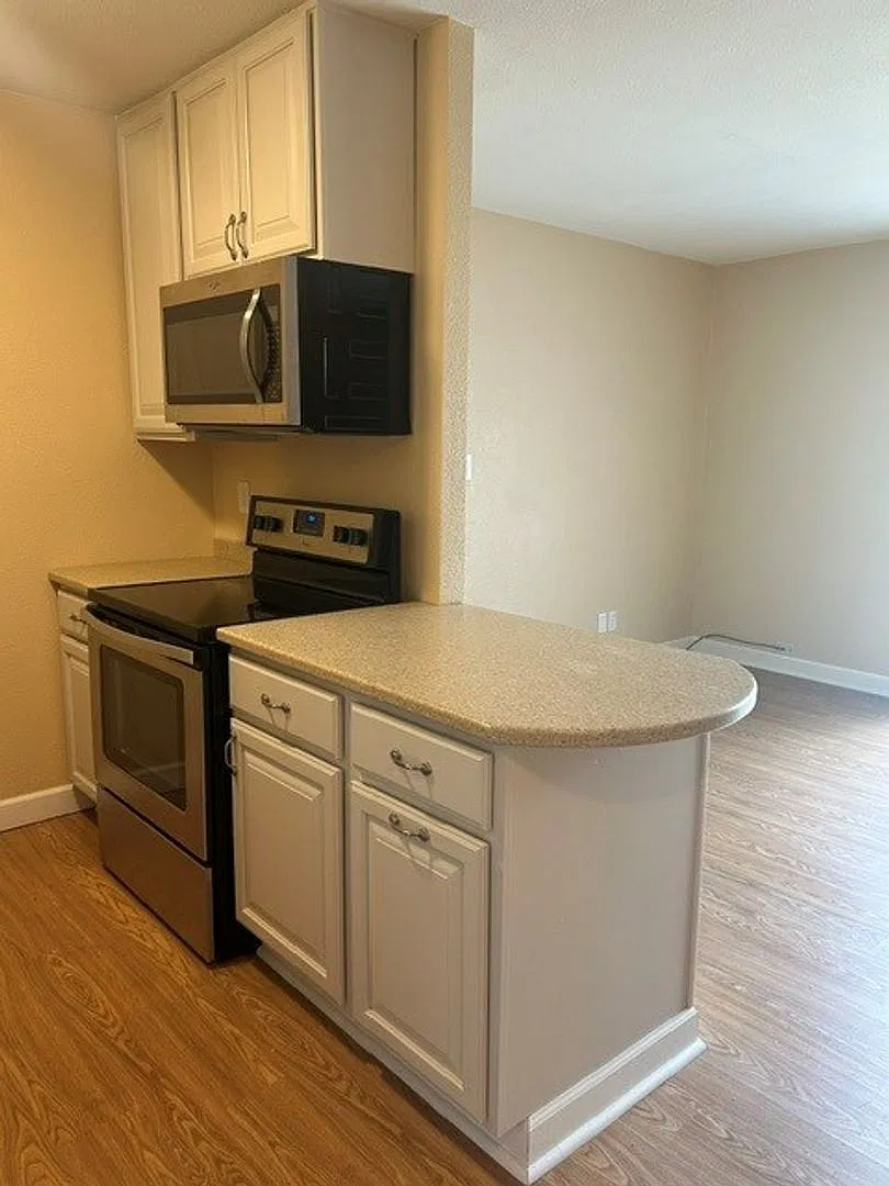 Somers Apartments — Photo 4